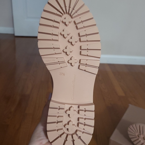 Gianvito Rossi Cream Lace-Up Boots with Rugged Sole - Picture 6 of 13